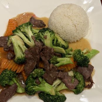 Pho Anh Dao - Beef & R11. Beef w/ Broccoli | Gà hoặc Bò Xào Broccoli - Vietnamese Near Me - Edison, New Jersey