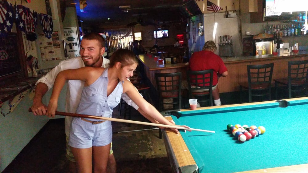 Beach Lounge & Billiards Logo