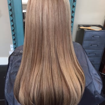 Parlor B - Extensions w/ Lynette - Hair Salons Near Me - San Diego, California