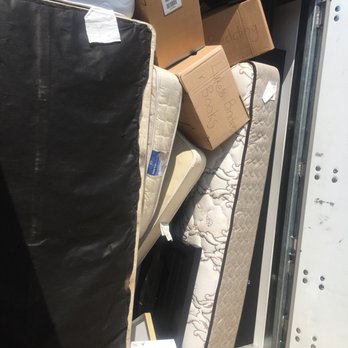 Lickity Smith Moving - Explain how this is neatly packed Bill. - Movers Near Me Lickity Smith Moving - Explain how this is neatly packed Bill. - Movers Near Me