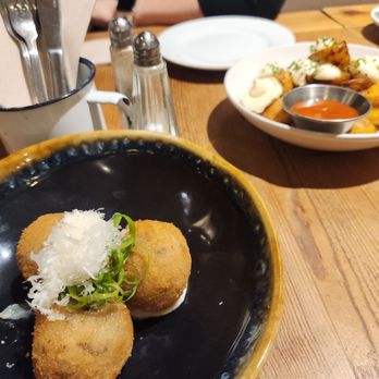 Gigi Von Tapas - Croquet and patatas bravas - Tapas Bars Near Me - Barcelona, B Gigi Von Tapas - Croquet and patatas bravas - Tapas Bars Near Me - Barcelona, B