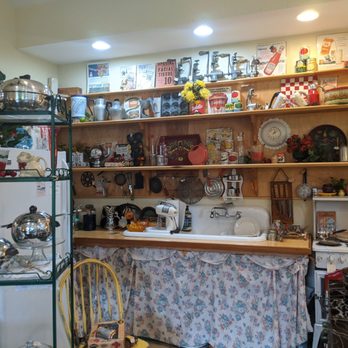 Stone Ledge Antiques - Antiques Near Me - Augusta, Missouri