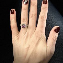 Classy Nails - Dip with leaf design on short nails