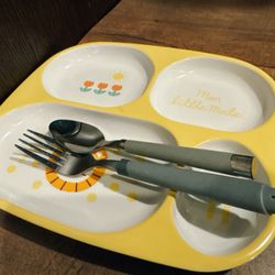 Macheko - Ms. Hyeyoung brought us baby plate set. She's so thoughtful!