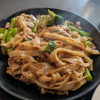 Champa Garden - Pad see ew. Really tasty but very little visible meat. - Laotian Near Me - San Francisco, California Champa Garden - Pad see ew. Really tasty but very little visible meat. - Laotian Near Me - San Francisco, California