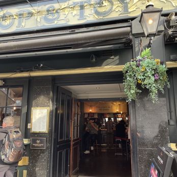 Hoop & Toy - Pubs Near Me - London, XGL