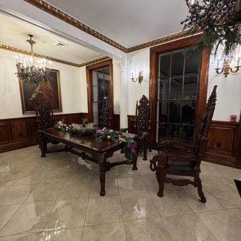 Le Richelieu - Lobby - Hotels Near Me - New Orleans, Louisiana Le Richelieu - Lobby - Hotels Near Me - New Orleans, Louisiana
