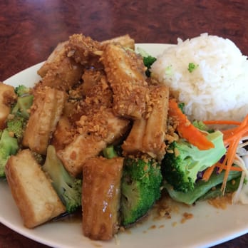 Teak House - Supreme Garlic with tofu as the protein option.  Again, better than it looks! - Thai Near Me - Normandy Park, Washington