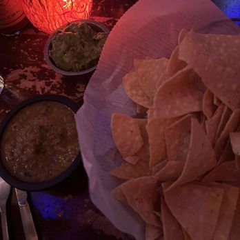 El Carmen - Chips and salsa and guacamole - Mexican Near Me - Los Angeles, California El Carmen - Chips and salsa and guacamole - Mexican Near Me - Los Angeles, California