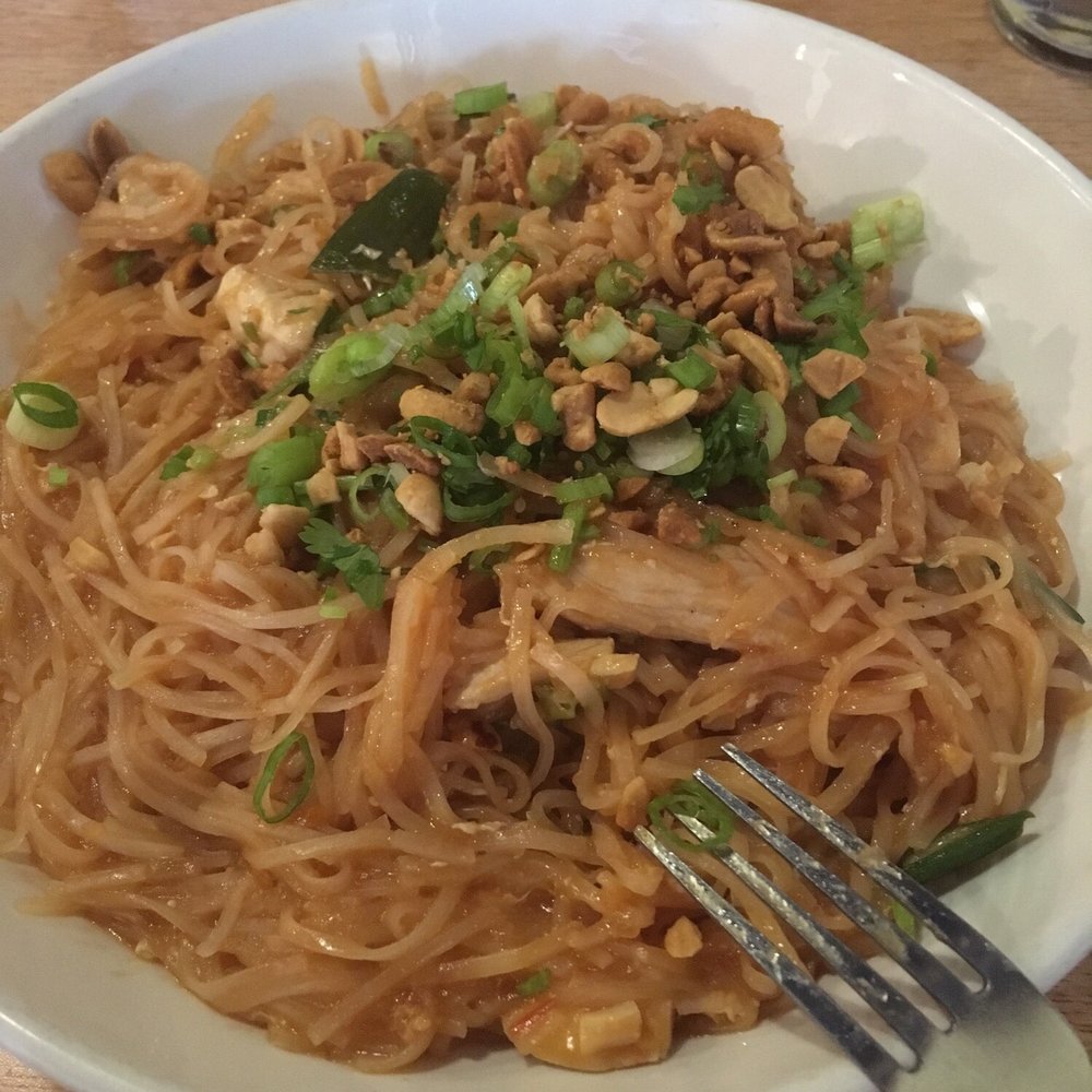 Zen Zero - Amazing Chicken pad Thai ! I definitely recommend this to all ! Must try - Asian Fusion Near Me - Lawrence, Kansas