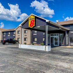 Super 8 by Wyndham Neosho - Newly Renovated Exterior (2025)
