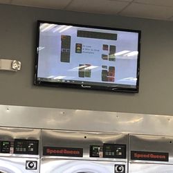 Suds Laundromat - Display showing status of each washer and dryer