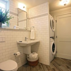 Great Island Inn - Full sized washer dryer
