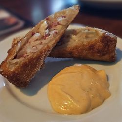 The Roaming Gnome Pub & Eatery - Reuben Rolls: A+