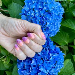 Luxury Nails Spa - Ombré dip manicure. Two colors and two types of glitter.