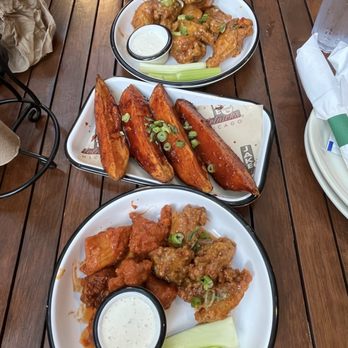 Jake Melnick's Corner Tap - Boneless Wings Sweet potato wedges - Sports Bars Near Me - Chicago, Illinois Jake Melnick's Corner Tap - Boneless Wings Sweet potato wedges - Sports Bars Near Me - Chicago, Illinois