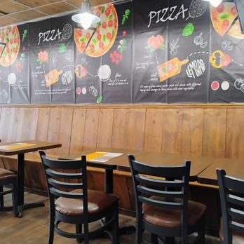 Hoz Pizza - Inside the restaurant - Pizza Near Me - Ottawa, Ontario Hoz Pizza - Inside the restaurant - Pizza Near Me - Ottawa, Ontario