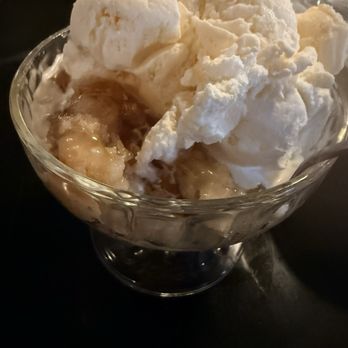 Salvatore Scallopini - Hot Peach Cobbler with Vanilla Ice Cream - Italian Near Me - Grosse Pointe Woods, Michigan Salvatore Scallopini - Hot Peach Cobbler with Vanilla Ice Cream - Italian Near Me - Grosse Pointe Woods, Michigan