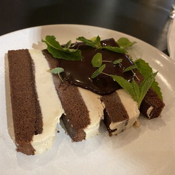 Spoke Wine Bar - Chocolate cake - New American Near Me - Somerville, Massachusetts Spoke Wine Bar - Chocolate cake - New American Near Me - Somerville, Massachusetts