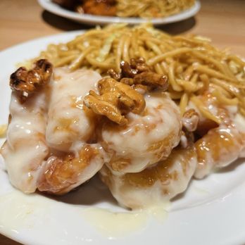 The Jade Cuisine - Walnut shrimp with chow mien - Chinese Near Me - Rancho Cordova, California The Jade Cuisine - Walnut shrimp with chow mien - Chinese Near Me - Rancho Cordova, California