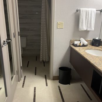 Hyatt Regency - Bathroom area - Hotels Near Me - Dallas, Texas
