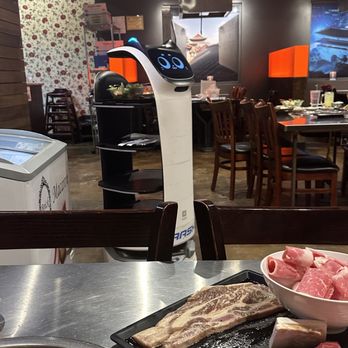 Maru - Robot delivery, unique and cool. - Barbeque Near Me - La Quinta, California