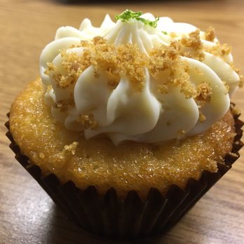 Cupcakin' Bake Shop - Key lime pie cupcake. Incredible and highly recommended. Graham cracker crust bottom and lime curd filling. - Cupcakes Near Me - Oakland, California Cupcakin' Bake Shop - Key lime pie cupcake. Incredible and highly recommended. Graham cracker crust bottom and lime curd filling. - Cupcakes Near Me - Oakland, California