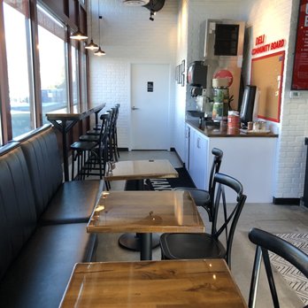 Deli Italiano Herndon - Inside Dining area. - Pizza Near Me - Herndon, Virginia