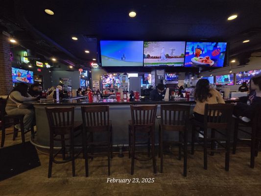 Pluckers Wing Bar by null