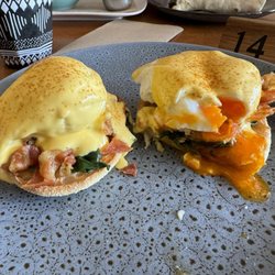 Arthur Street Cafe - Eggs Benedict with pancetta