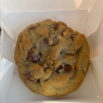 Crumbl - Redlands - Chocolate chip cookie - Bakeries Near Me - Redlands, California