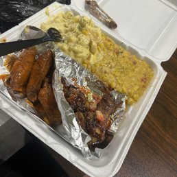 Wing combo with Gouda Mac and Cheese and Skillet Street Corn