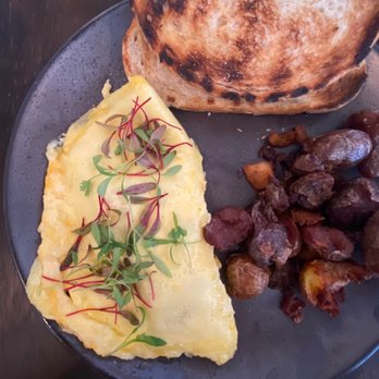 Lost Parrot Cafe - Ham and Cheese Omelette with potatoes. - Breakfast & Brunch Near Me - South Pasadena, California Lost Parrot Cafe - Ham and Cheese Omelette with potatoes. - Breakfast & Brunch Near Me - South Pasadena, California
