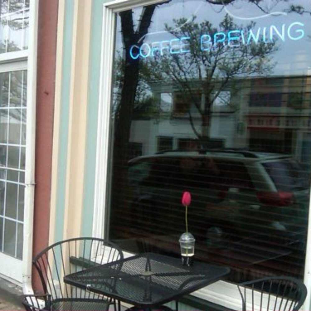 Lone Gull Coffeehouse - Outdoor Seating at Lone Gull - Coffee & Tea Near Me - Gloucester, Massachusetts