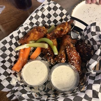 Bear Roots Tavern - Wings Asian zing - American Near Me - Escondido, California