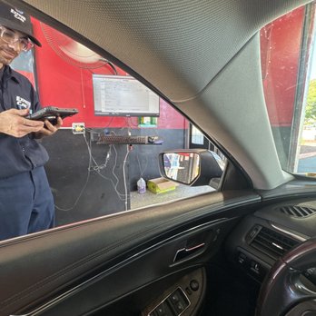 Valvoline Express Care - Great service representative - Oil Change Stations Near Me - MONTCLAIR, California Valvoline Express Care - Great service representative - Oil Change Stations Near Me - MONTCLAIR, California