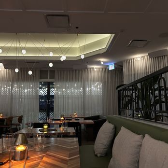 Chapel Street - Dining area - Cafes Near Me - Chicago, Illinois
