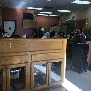Venecia Beauty Salon - Hair Salons Near Me - Arleta, California Venecia Beauty Salon - Hair Salons Near Me - Arleta, California
