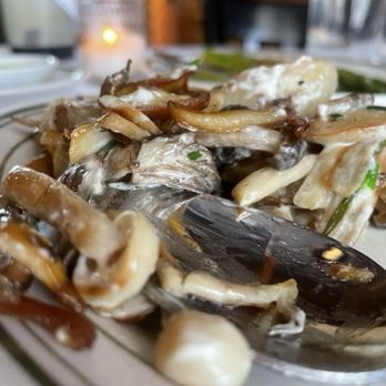Alexander's - Mushrooms and cipollini onions with crème fraiche - Steakhouses Near Me - Ormond Beach, Florida