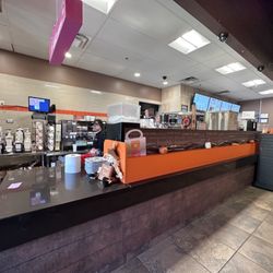 Dunkin' - Counter inside