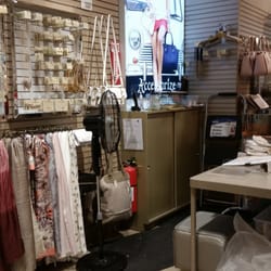 Accessorize USA - Interior