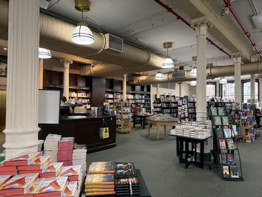 Barnes & Noble by null