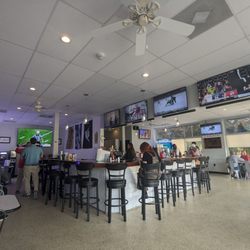 Lendy's Cafe - Inside