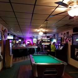 Joy's Bonker Hill - The bar from the dining room