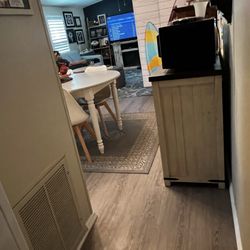 Vinyl plank flooring installation
