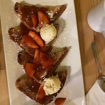 Batter & Berries - Strawberry French toast-decadent! - Breakfast & Brunch Near Me - Chicago, Illinois Batter & Berries - Strawberry French toast-decadent! - Breakfast & Brunch Near Me - Chicago, Illinois
