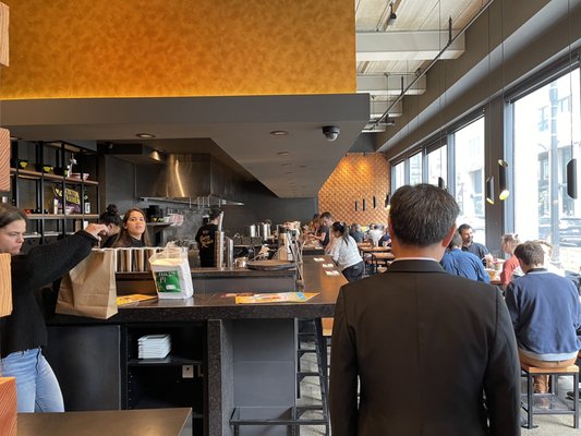 KINTON RAMEN SQUARE-VICTORIA by null