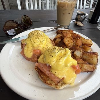Garden Court Cafe - Best in NorCal! Salmon eggs Benedict~ - Bakeries Near Me - Glen Ellen, California