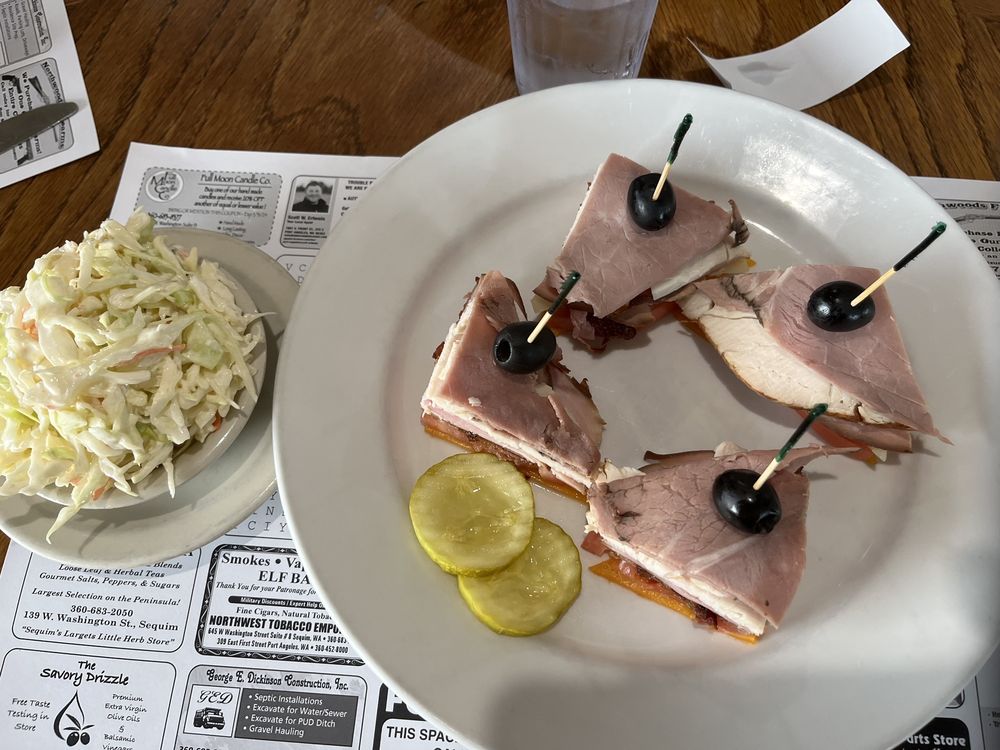 MARINERS CAFE Updated July 2024 43 Photos & 113 Reviews 609 W