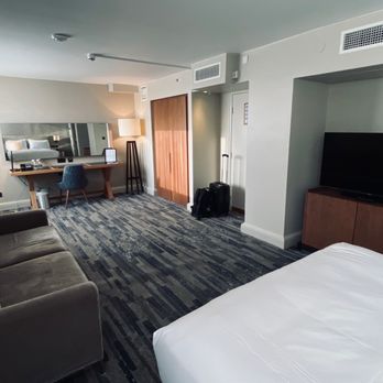 Hilton Leeds City - Double Hilton suite. 7-25-2023 - Hotels Near Me - Leeds, XWY